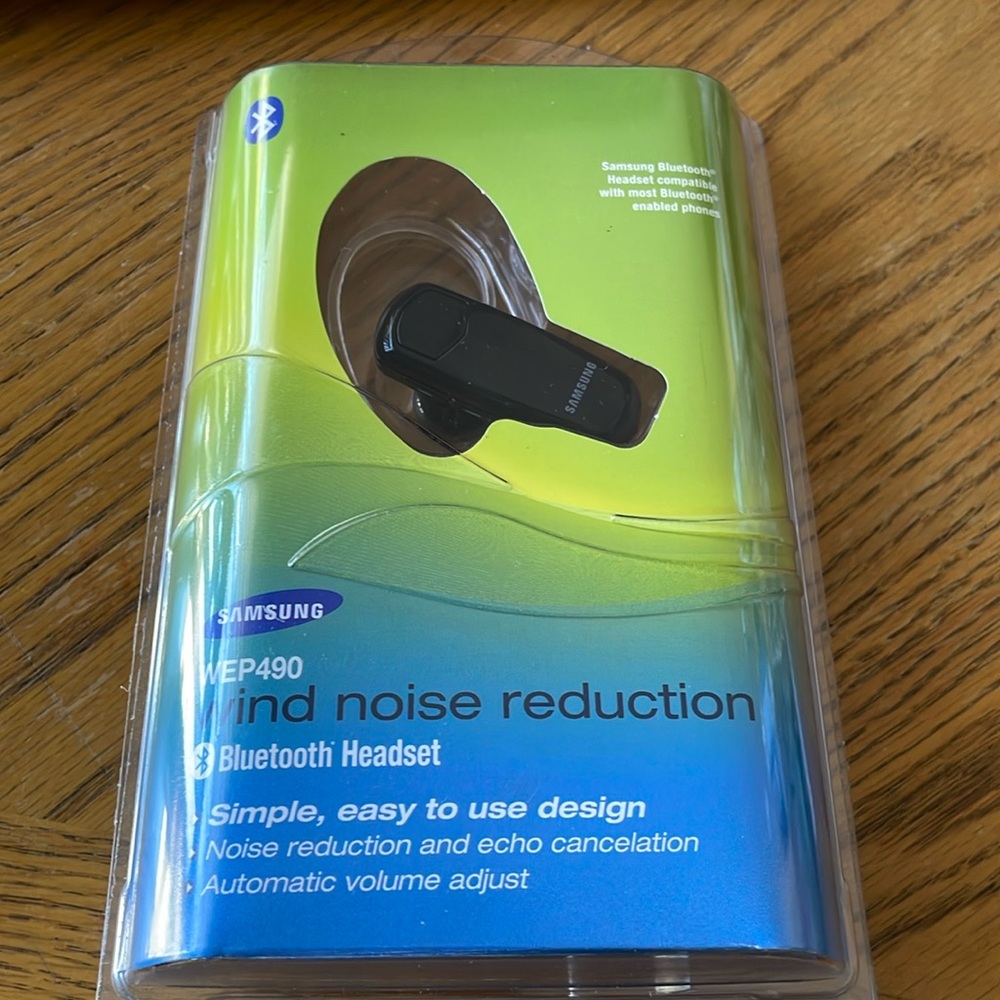 Samsung WEP490 Wind Noise Reduction Bluetooth Ear Hook Headset Brand New Sealed
